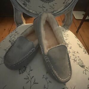 GOOD FRIEND, PALE BLUE DESIGNER WOMAN’S SLIPPERS, NEW & NEVER BEEN WORN, SIZE 7